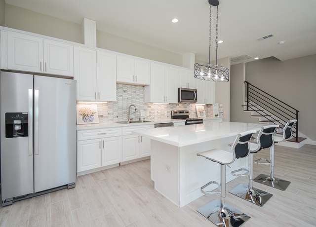 Property at 147 S 66 St, Houston, TX 77011, 3 beds, 2.5 baths