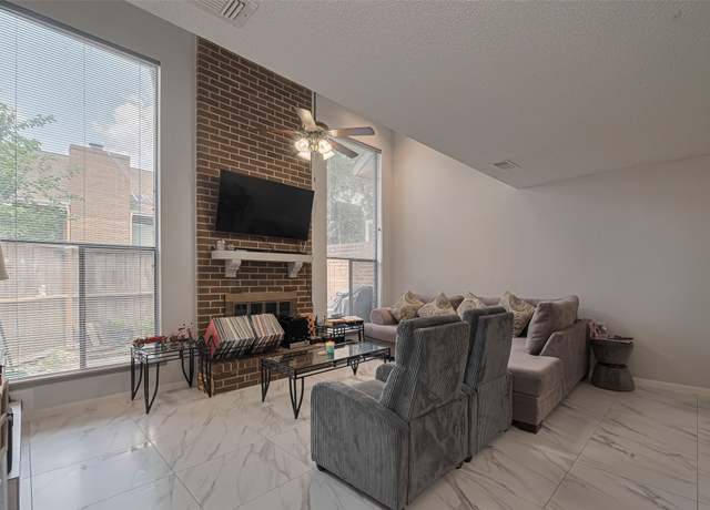Property at 13798 Hollowgreen Dr #305, Houston, TX 77082, 2 beds, 1.5 baths