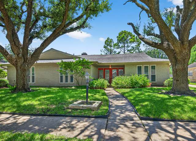 Property at 7723 Braesdale Ln, Houston, TX 77071, 4 beds, 2 baths