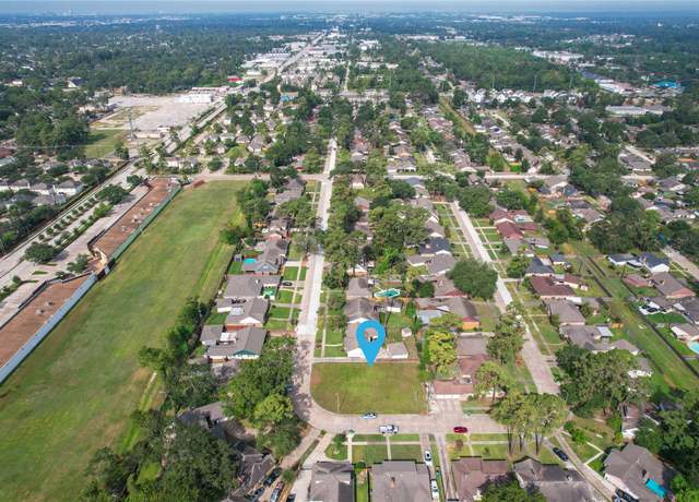 Property at 1018 Creekmont Dr, Houston, TX 77091