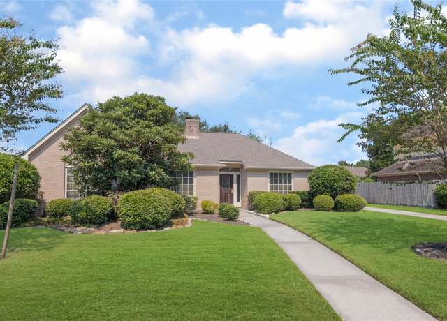 Property at 2746 Masters Dr, League City, TX 77573, 3 beds, 2 baths