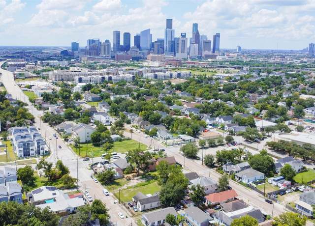 Property at 1917 Elysian St, Houston, TX 77026, 2 beds, 1 bath