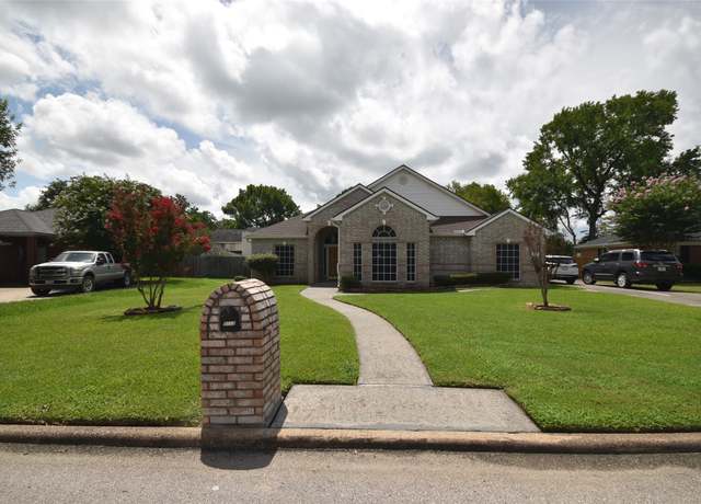Property at 5113 Greenwater Dr, Willis, TX 77318, 3 beds, 2 baths