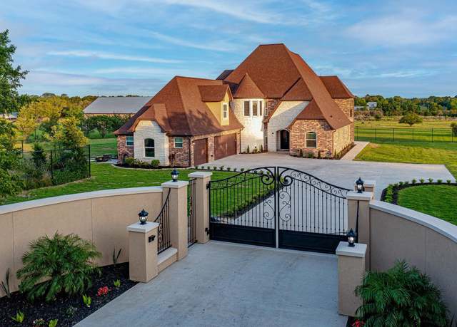 Property at 2830 Airport Rd, Brenham, TX 77833, 7 beds, 4.5 baths