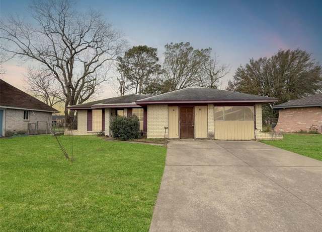 Property at 8611 Sunmoore Ct, Houston, TX 77088, 3 beds, 1.5 baths