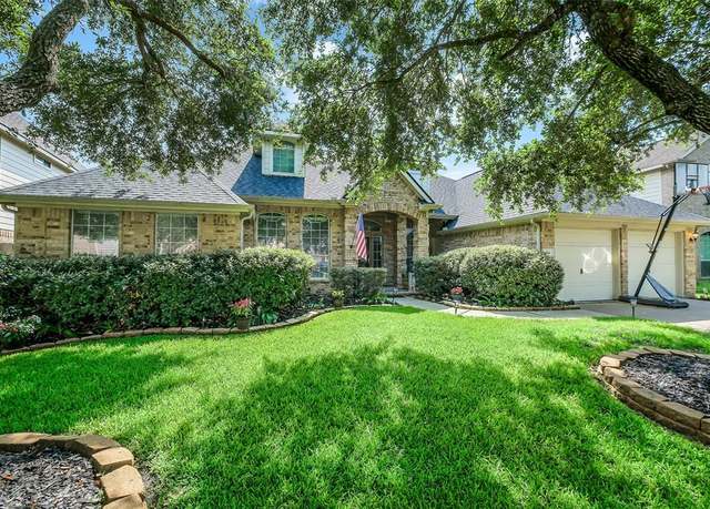 Property at 414 Willow Pointe Dr, League City, TX 77573, 4 beds, 3 baths