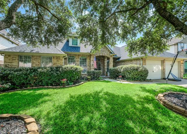 Property at 414 Willow Pointe Dr, League City, TX 77573, 4 beds, 3 baths