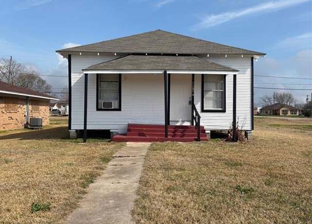 Property at 2 N Avenue C, Freeport, TX 77541, 3 beds, 1.5 baths