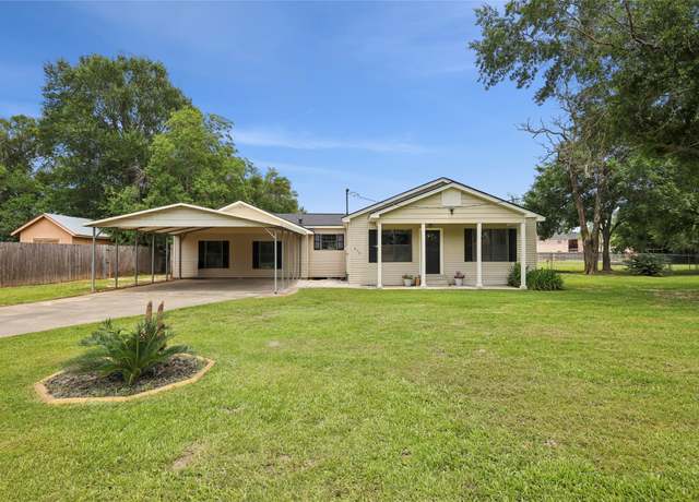 Property at 670 Middleton Dr, Bridge City, TX 77611, 3 beds, 3 baths