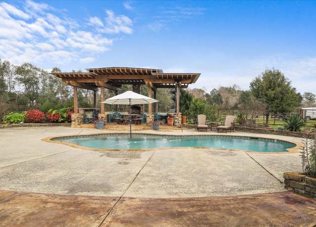 Property at 2120 Fm 1406 Rd, Winnie, TX 77665, 4 beds, 4.5 baths