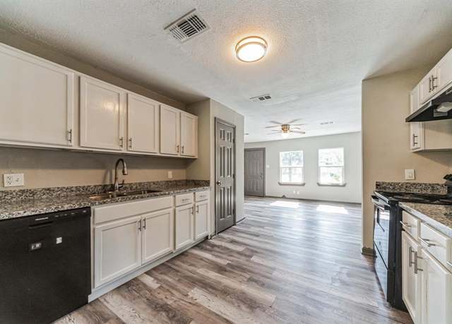 Property at 238 Birch St, Lake Jackson, TX 77566, 4 beds, 2 baths