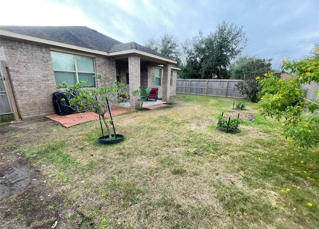 Property at 3238 Doves Nest Ct, Dickinson, TX 77539, 3 beds, 2 baths