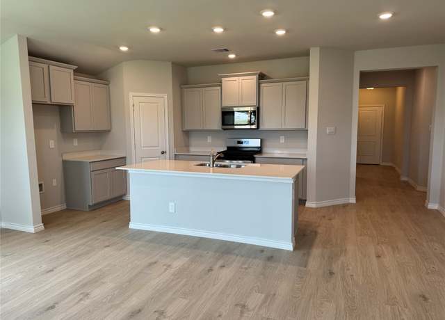 Property at 1115 Fannin St, Brenham, TX 77833, 4 beds, 2 baths