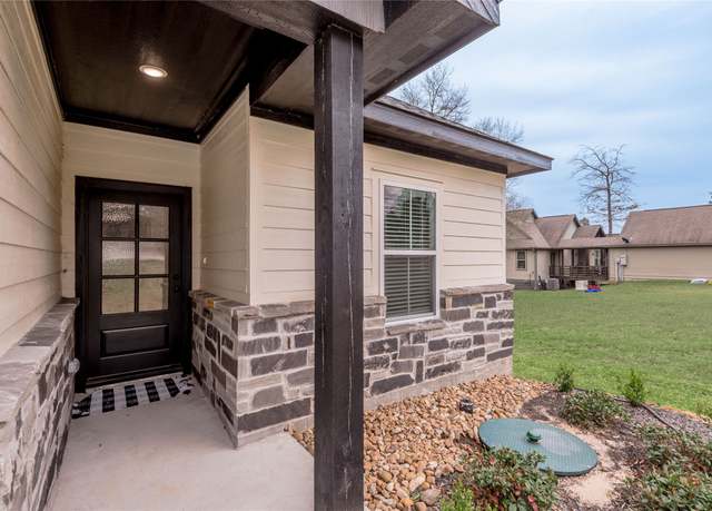 Property at 72 Hunters Creek Dr, Huntsville, TX 77340, 4 beds, 3 baths