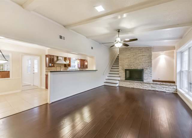 Property at 10607 Longmont Dr, Houston, TX 77042, 5 beds, 4 baths