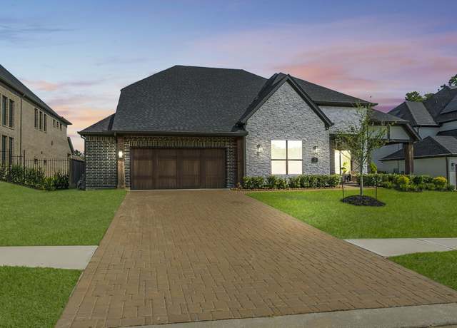 Property at 110 Oak Estates Dr, Conroe, TX 77384, 4 beds, 3.5 baths