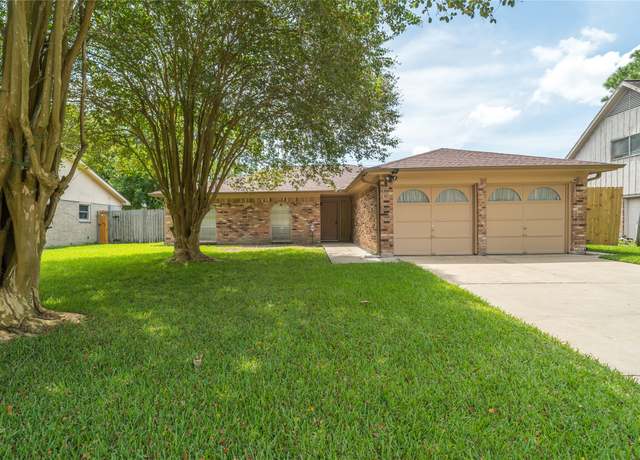 Property at 16002 La Avenida Dr, Houston, TX 77062, 3 beds, 2 baths