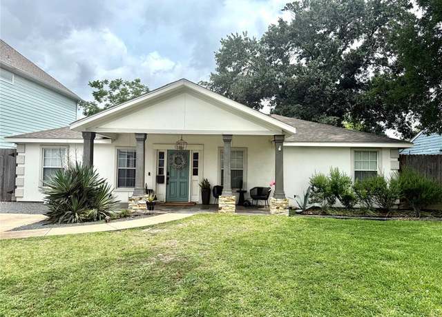 Property at 1326 Curtin St, Houston, TX 77018, 3 beds, 2 baths