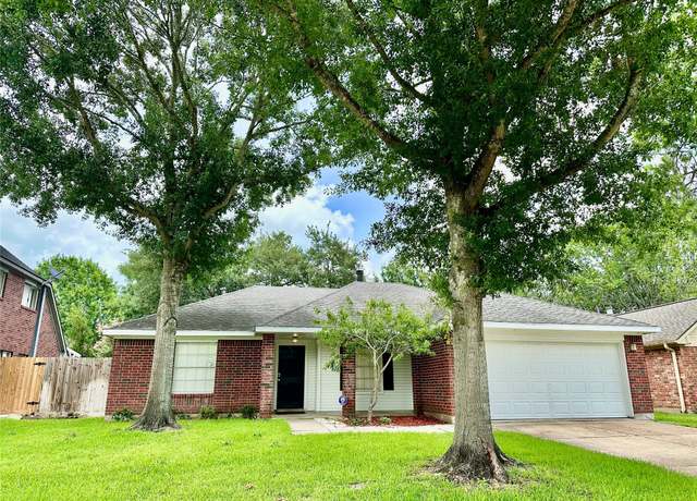 Property at 4811 Clover Ln, Pearland, TX 77584, 3 beds, 2 baths