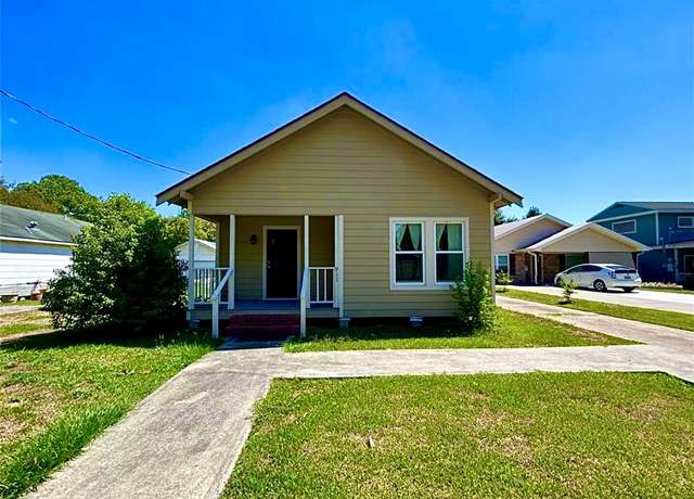 Property at 911 Dallas St, Port Neches, TX 77651, 3 beds, 2 baths