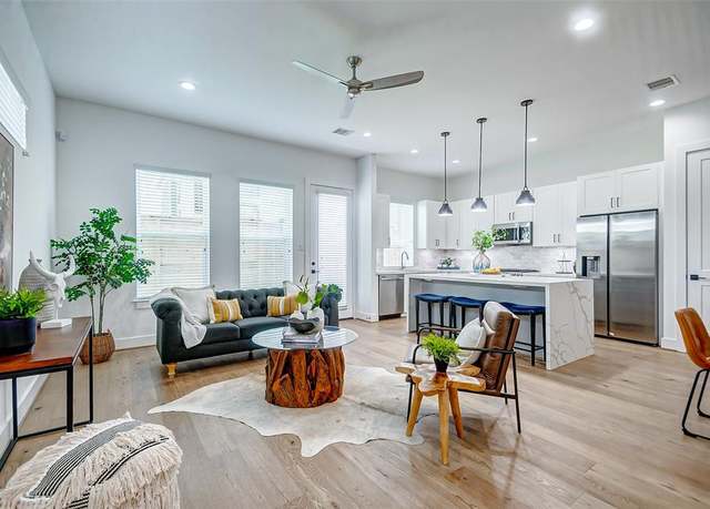 Property at 7710 Sky Dweller Dr, Houston, TX 77055, 3 beds, 2.5 baths