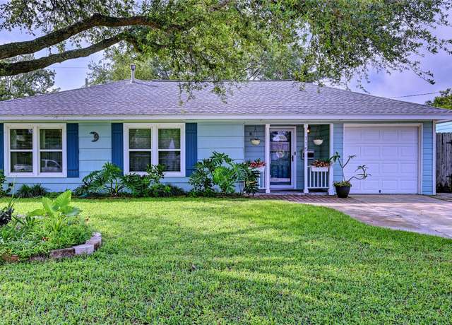 Property at 115 Tarpon Ave, Galveston, TX 77550, 3 beds, 2 baths