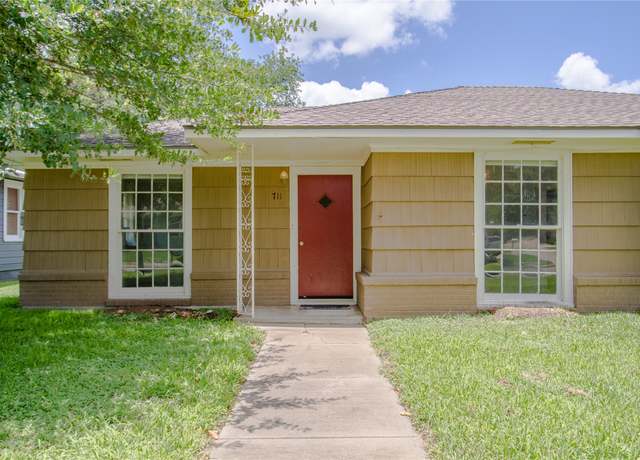 Property at 711 E Sixth St, Brenham, TX 77833, 3 beds, 2 baths