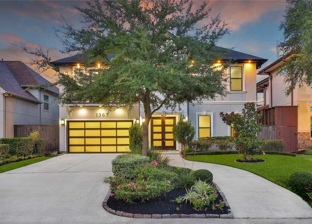 Property at 1367 Woodcrest Dr, Houston, TX 77018, 5 beds, 5.5 baths