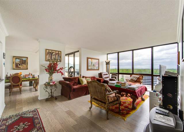 Property at 5001 Woodway Dr #1405, Houston, TX 77056, 2 beds, 2 baths