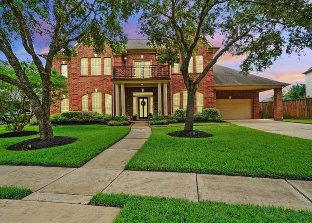 Property at 7434 Guinevere Dr, Sugar Land, TX 77479, 5 beds, 3.5 baths