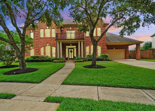 Property at 7434 Guinevere Dr, Sugar Land, TX 77479, 5 beds, 3.5 baths