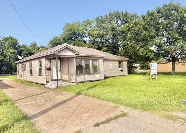 Property at 3600 Main Ave, Groves, TX 77619, 4 beds, 2 baths