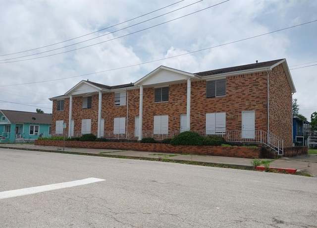 Property at 711 7th St, Galveston, TX 77550, 30 beds, 1 bath