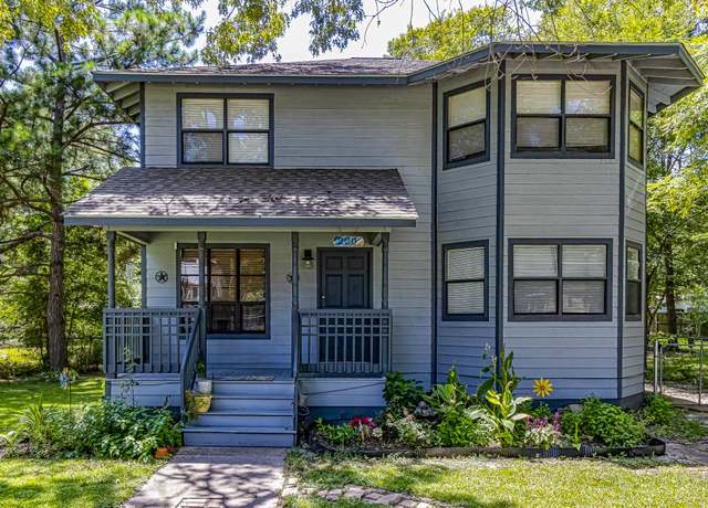 Property at 220 Commanche Dr, Onalaska, TX 77360, 4 beds, 3 baths