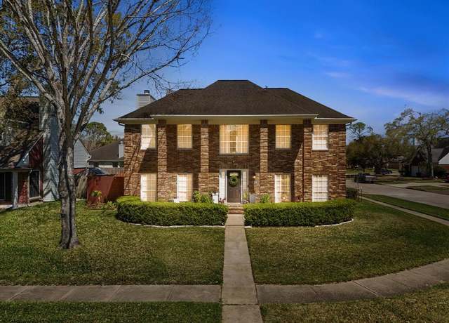 Property at 511 Magnolia Cir, League City, TX 77573, 4 beds, 2.5 baths