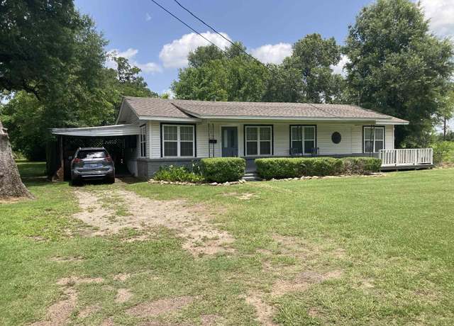 Property at 1305 E Goliad Ave, Crockett, TX 75835, 3 beds, 2 baths