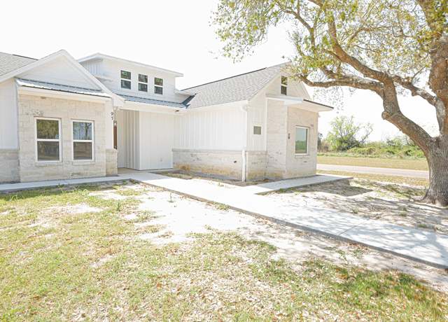 Property at 97 Berwick St, Victoria, TX 77904, 4 beds, 3 baths