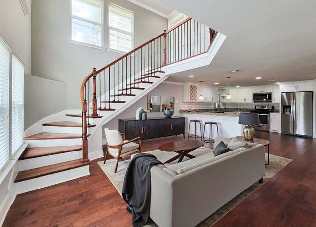 Property at 2608 Arlington St, Houston, TX 77008, 2 beds, 2.5 baths