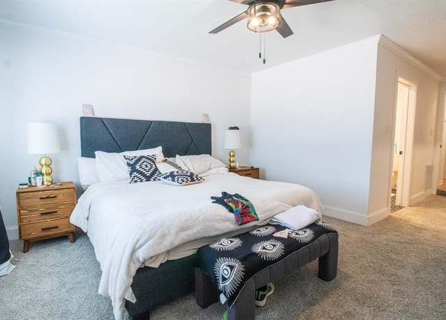 Property at 326 W 28th St, Houston, TX 77008, 3 beds, 2 baths