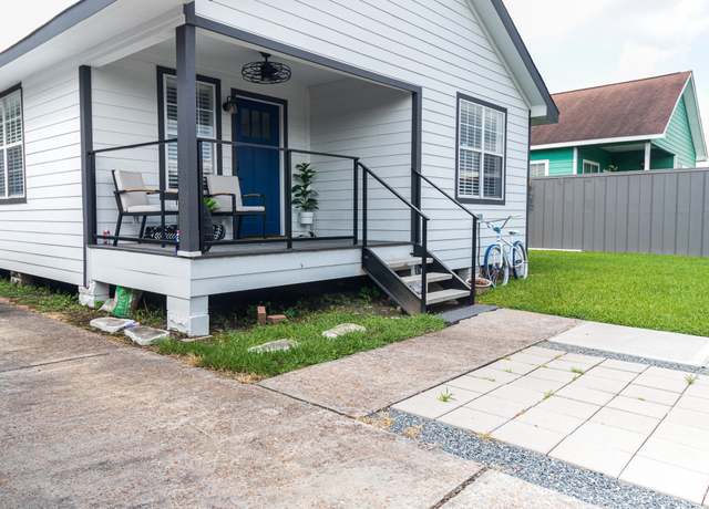 Property at 326 W 28th St, Houston, TX 77008, 3 beds, 2 baths