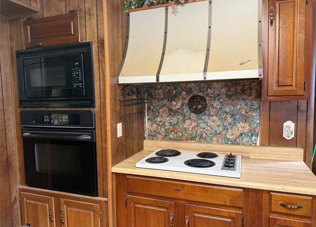 Property at 707 N Pine Hill St, Pinehurst, TX 77362, 3 beds, 2 baths