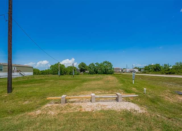 Property at 365 16th St, Dickinson, TX 77539