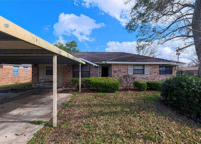 Property at 5535 Elm Springs Dr, Houston, TX 77048, 3 beds, 1.5 baths