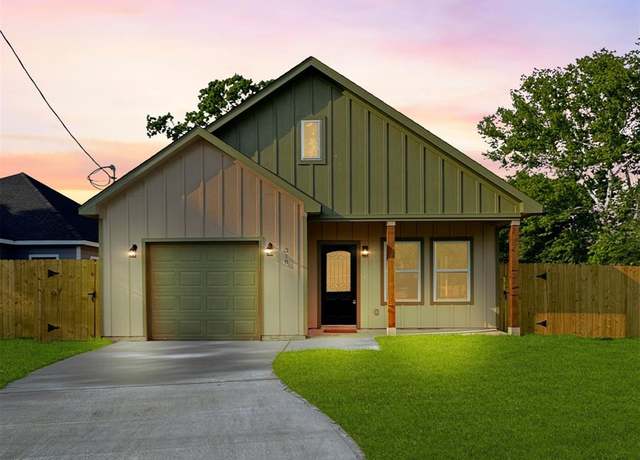 Property at 318 E Republic Ave, Baytown, TX 77520, 3 beds, 2 baths