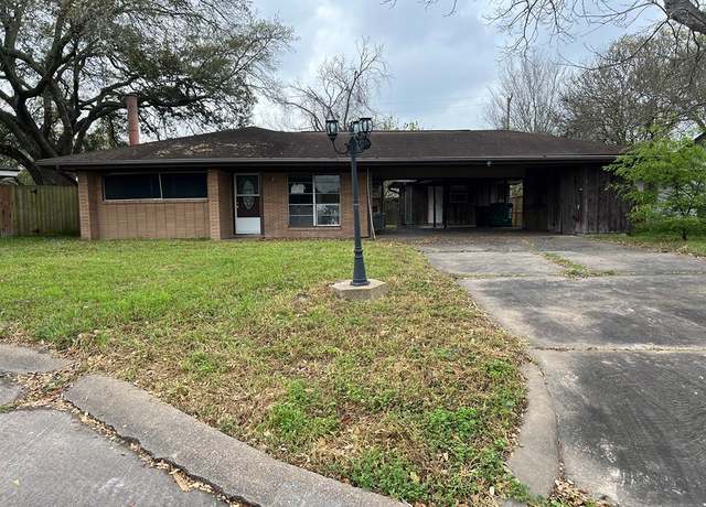 Property at 1806 Meadowview Dr, Alvin, TX 77511, 3 beds, 3 baths
