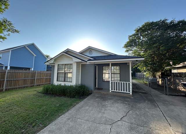 Property at 301 Park Pl, College Station, TX 77840, 3 beds, 2 baths