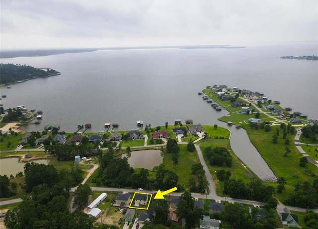 Property at 940 Cedar Point Dr, Livingston, TX 77351, 4 beds, 3 baths