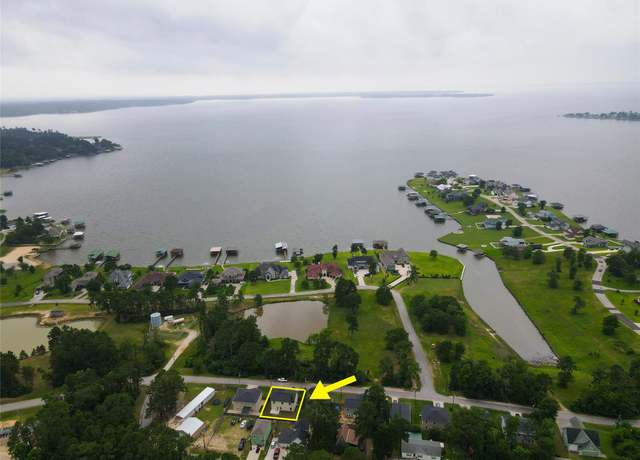 Property at 940 Cedar Point Dr, Livingston, TX 77351, 4 beds, 3 baths