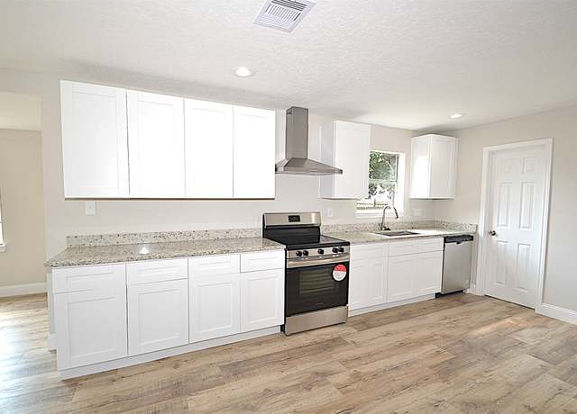 Property at 911 Whitaker Ave, Pasadena, TX 77506, 3 beds, 2 baths