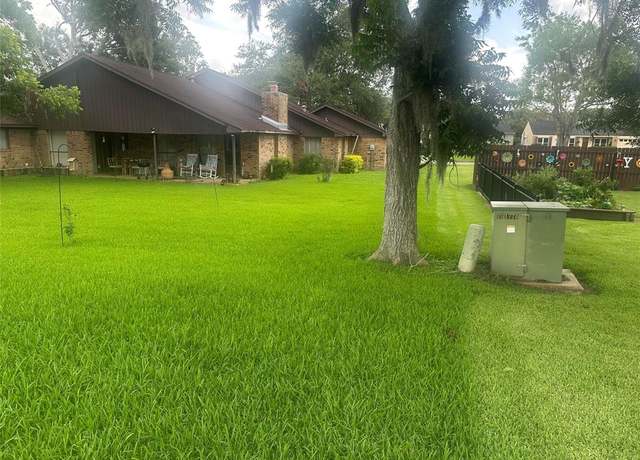 Property at 2185 Riverside Dr, West Columbia, TX 77486, 3 beds, 2 baths